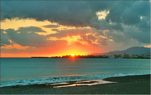 Ierapetra: Sundown behind the town